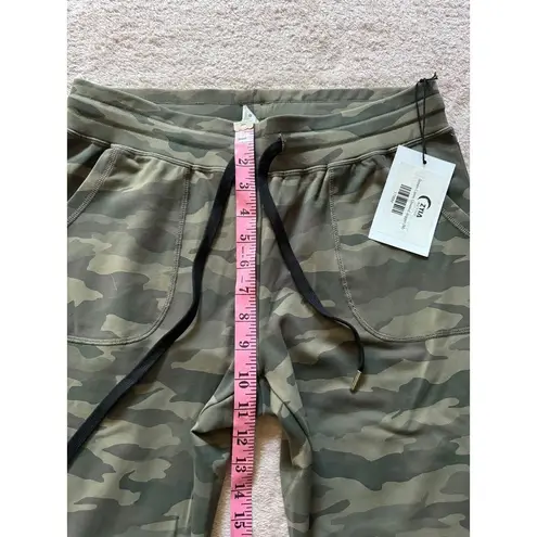 Zyia  Active Women's Camo Unwind Joggers Size Medium NWT