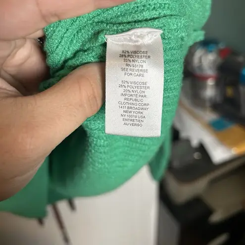 Tahari Womens Green Crew Neck Long Sleeve Sweater Knit Size XL RUNS SMALL Medium