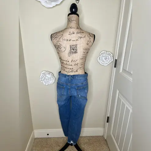 Jessica Simpson Maternity Distressed Crop/Ankle Jeans in Medium Wash Size L