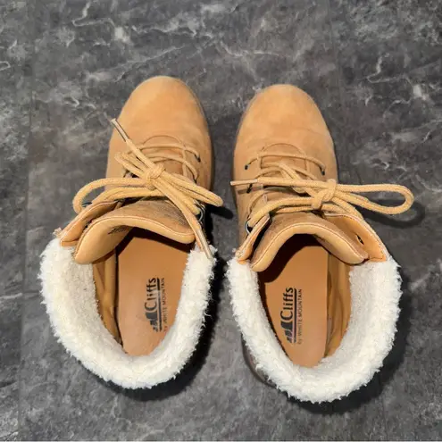 Cliffs by WHITE MOUNTAIN Faux Fur Trim Lace Up Boots Size 8M NWOT Tan