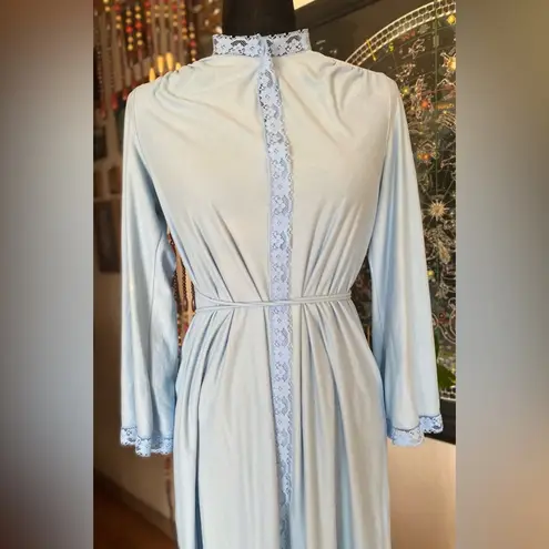 Vanity Fair VTG  Baby Blue Loungewear Robe! Lace Trim. Excellent Condition! S/M