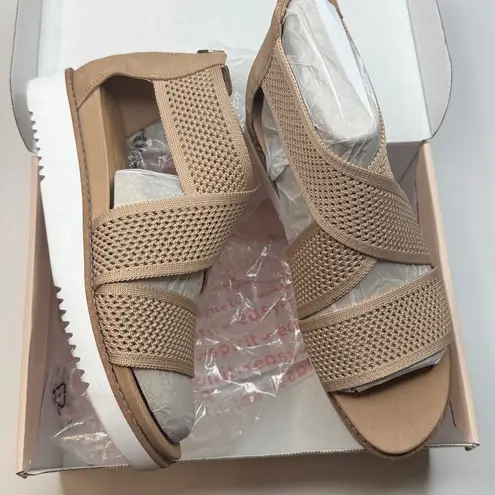 Easy Spirit Women's Wander Lightweight Strappy Wide Width Sandals- Size 8