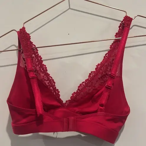 Wacoal Embrace Lace Wire free Soft Cup bralette pink/red color.