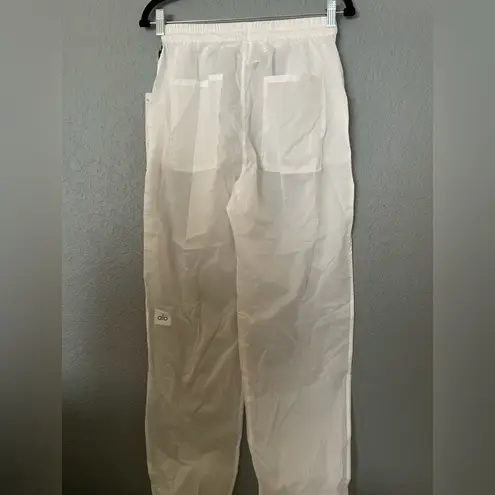 Alo Yoga NWT  Cloud Nine Pants white Size XS With Pockets - Image 4