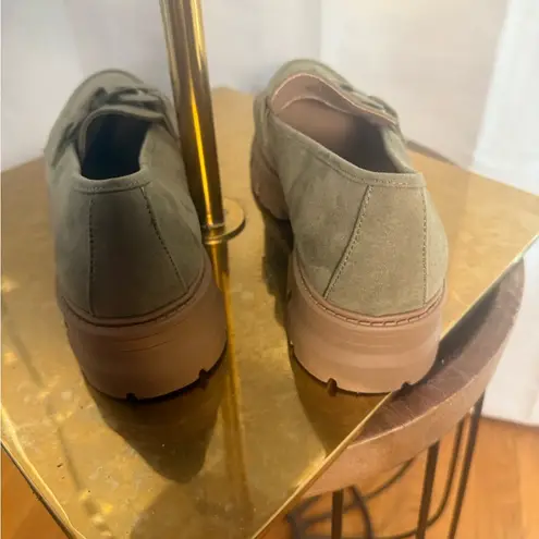 Wonderly Women’s Size 9 Olive Green Chain Lug Sole Loafers