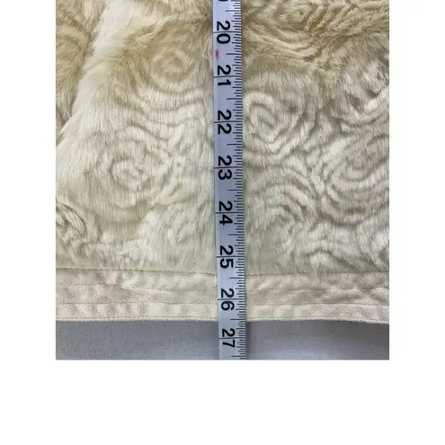 Roz & Ali Women's Fuzzy Rose Vest