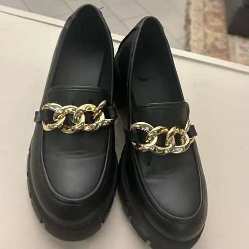 Madden New York City Chic Black Loafers with Gold Chain Accent 8 no flaws
