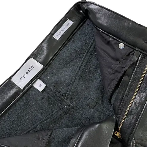 Frame Le High Tight Straight in Noir