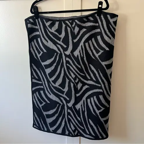 St John Sport Women’s Black Animal Print Blanket Shawl Scarf Wrap One Size