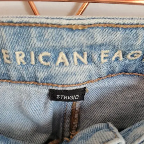 American Eagle , Strigid High Rise Light Medium Wash Mom Jeans, Size 10 Short