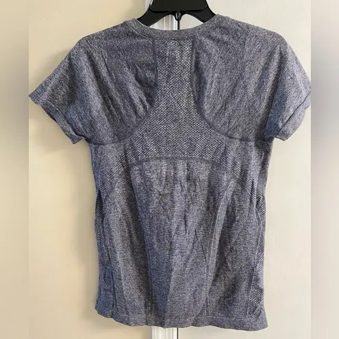 Athleta  top short sleeves t shirt work out casual stretchy grey. Medium