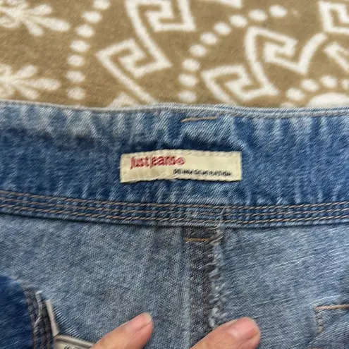 Classic Blue Jean Shorts with Comfortable Fit Size 30