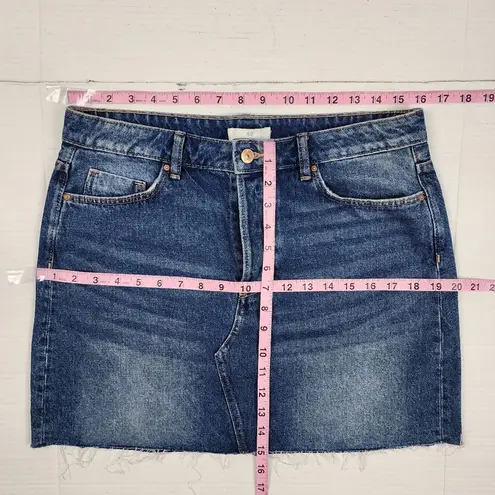 H&M  Jean Skirt Mini Skirt Denim Skirt Medium Wash Frayed Raw Hem Size 8