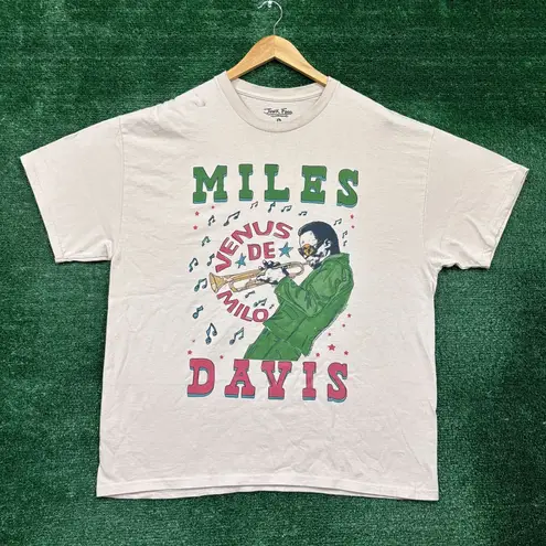 Miles Davis Venus de Milo Jazz Trumpet Icon Oversized T-Shirt Size Large