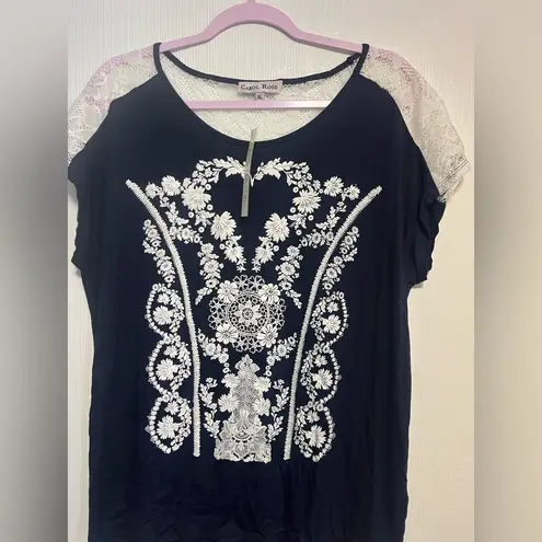 Carol Rose  Black and White Floral Short Sleeve Top