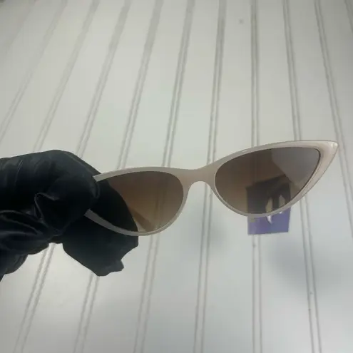 Claireโs Nude Cat Eye Sunglasses Womenโs NWT Brown