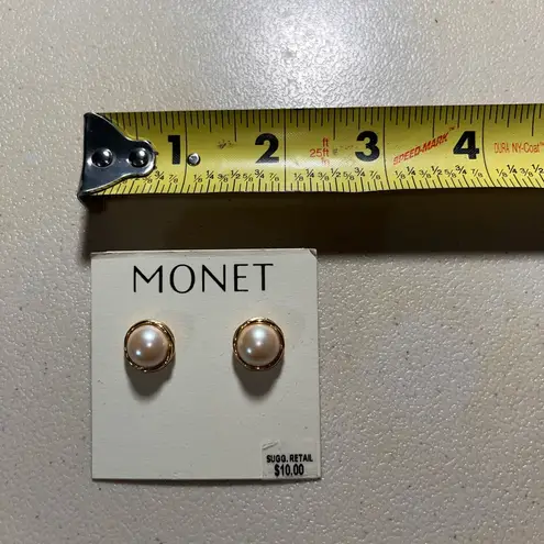 Monet NWT Vintage Gold and Pearl Classic Earrings
