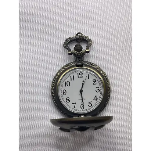 Pocket Watch Unisex Bronze Tone Steel Classic Floral Pattern White Quartz B37