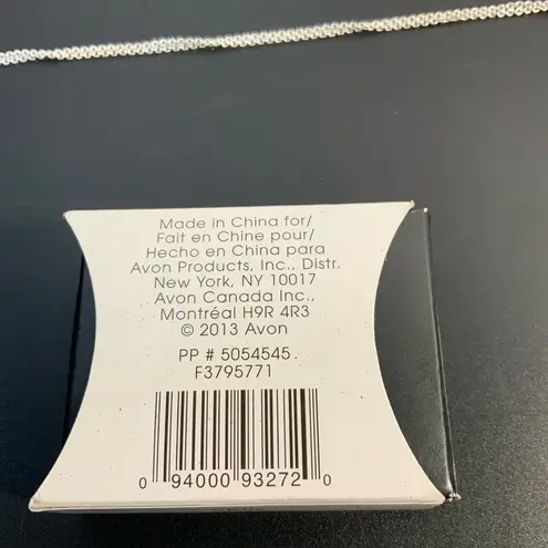 Avon NRT Silver tone Necklace w/Virgo zodiac pendent w/genuine freshwater Pearl