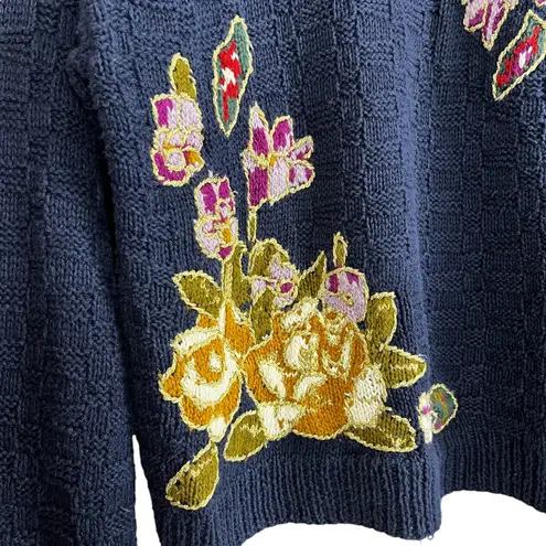 Vintage 80s 90s Navy Hand Knit Sweater w/ Floral Detail & Gold Stitching M/L