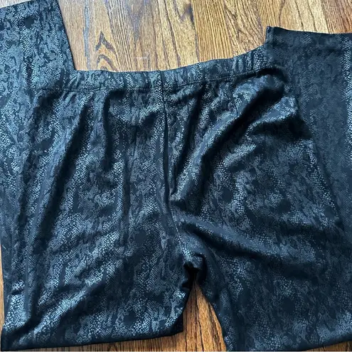 Susan Graver black spandex faux suede animal print leggings, medium