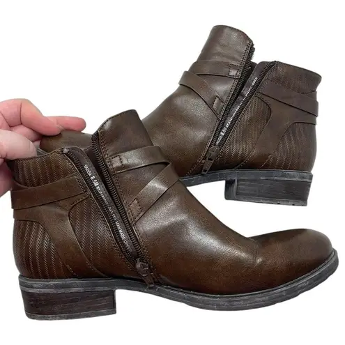 Baretraps “Yadda” Women’s Size 8.5M Brown Side Zip Ankle Booties Faux Leather
