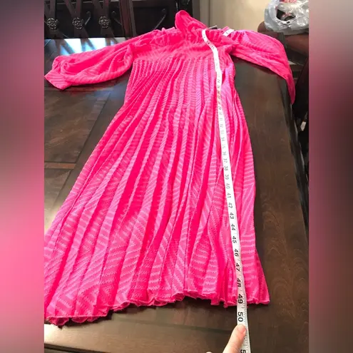 Hot pink pleated batwing midi dress in chevron dobby sz 4