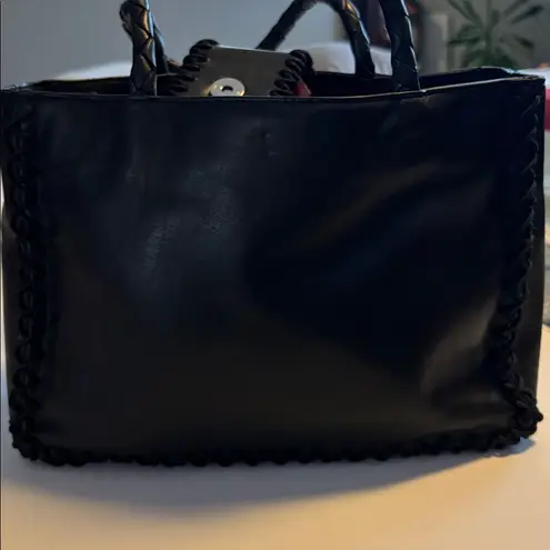Laura Ashley BRAND BLACK LEATHER HAND BAG SNAP CLOSURE MIDDLE ZIP POCKET