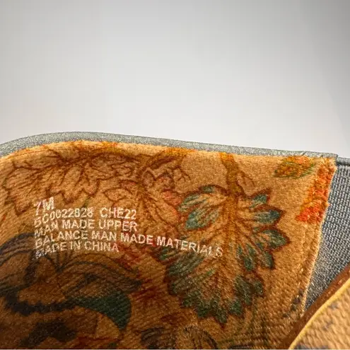 BOC BORN CONCEPT Clogs Sz 7M Grey Faux Suede Block Heel Slip On Shoes Gray