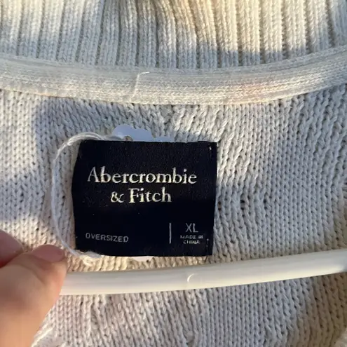 Abercrombie & Fitch  cable knit V-Neck oversized sweater vest in xl - Image 2