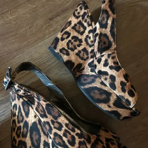 Brash  leopard wedges