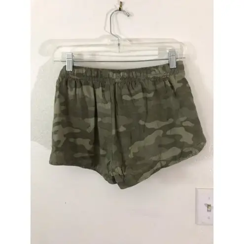SO  low rise soft camouflage shortie