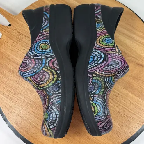 Crocs  Rainbow Colorful Patterned Clogs Shoes Black Multi Women’s 10