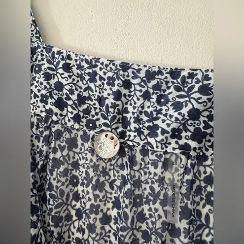 margaret o'leary Margaret O’Leary 100% Cotton Blue and White Floral Pattern Tank Top Blouse