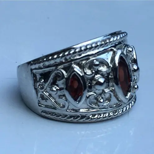 Beautiful Women's Sterling Silver Garnet Ring, Birthstone Jewelry, Size 6 Red