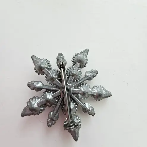 Silver Tone Metal Snowflake Iridescent Aurora Borealis Rhinestone Pin Brooch