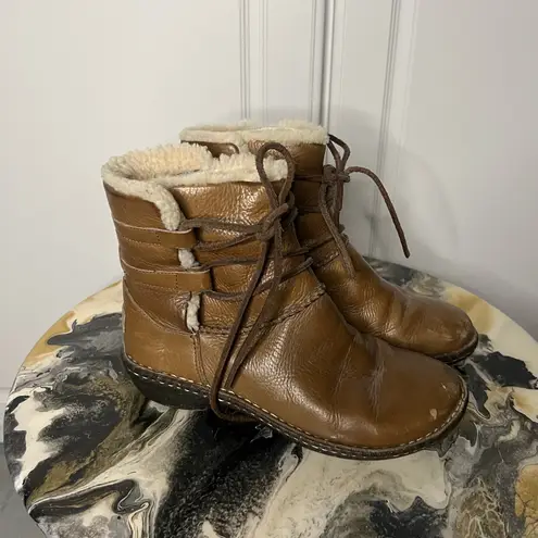UGG  Caspia 1932 Lace Up Shearling Lined Leather Boot
