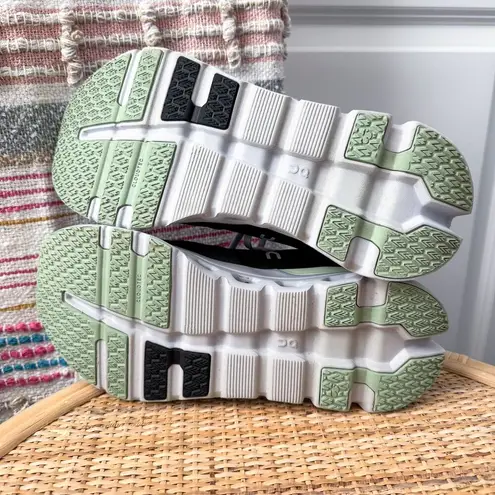 On Running Cloudrunner 2 Shadow Lima Road Running Sneakers Women’s Size 9.5 Gray