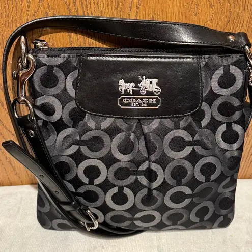  MADISON Black Grey Op Art Stage coach Pleated Crossbody Purse 43430