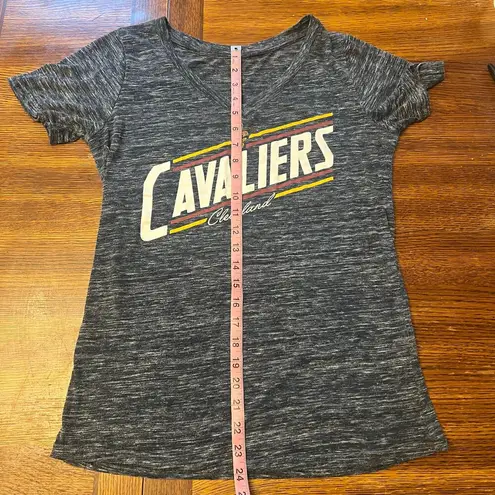 Nba Cleveland Cavaliers V-Neck T-Shirt - Women's Medium