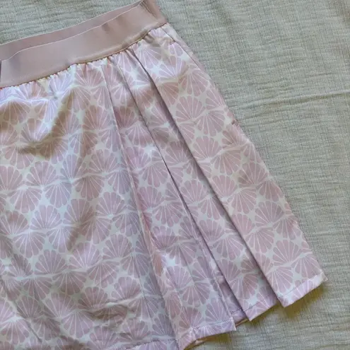 Lady Hagen NWT  16 inch Side pleated Pink and White Seashell golf skort.‎ Size M