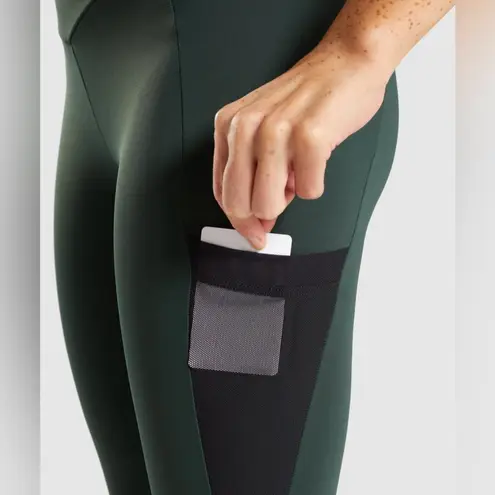 Gymshark  Venture Leggings in Dark Green Size Medium EUC