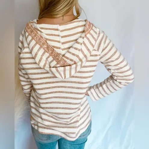 Hem & Thread Striped Lace pocket sweatshirt Womens size medium