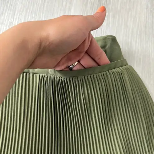 Nike nwt //  flex golf victory drifit UV CK7797 Olive Green skort