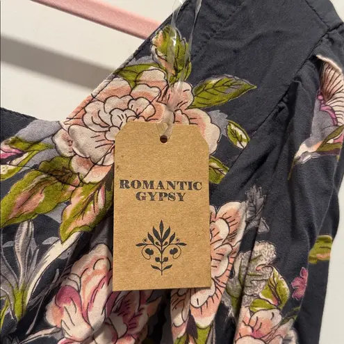 Nwt Romantic Gypsy Floral Black maternity top with Pink Roses. Size Large