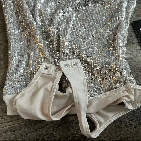 EXPRESS  NWT Sequin Deep V-Neck Thong Bodysuit Size XS