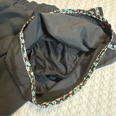 Nike  Black Athletic Shorts with Moisture-Wicking Fabric‎ size small