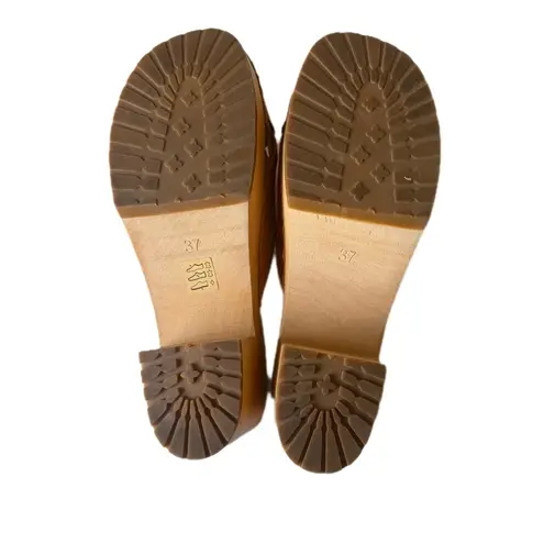 Hasbeens Swedish Woven Monika Clogs Tan Size 6.5