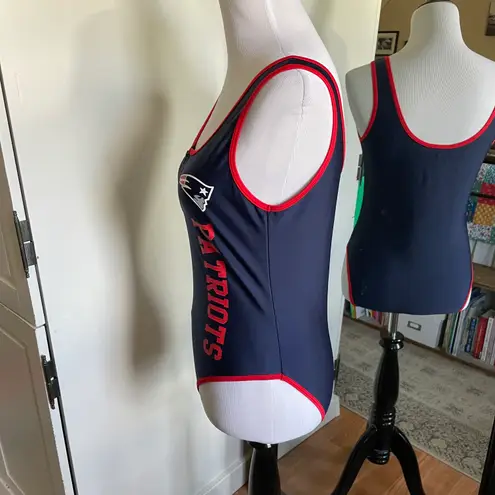 NFL Team Apparel Large Patriots Swim Suit