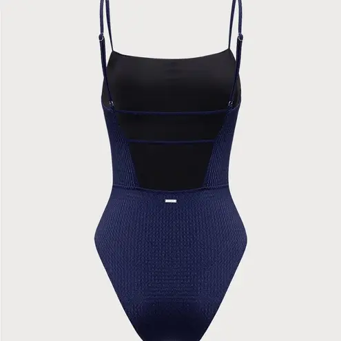Berlook Navy Textured Backless One